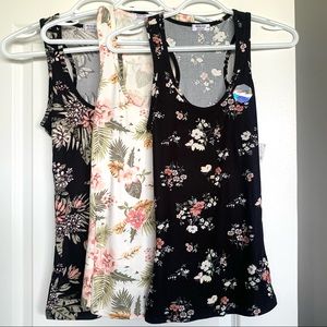 ✨NEW✨3 tanks for $15-NWT